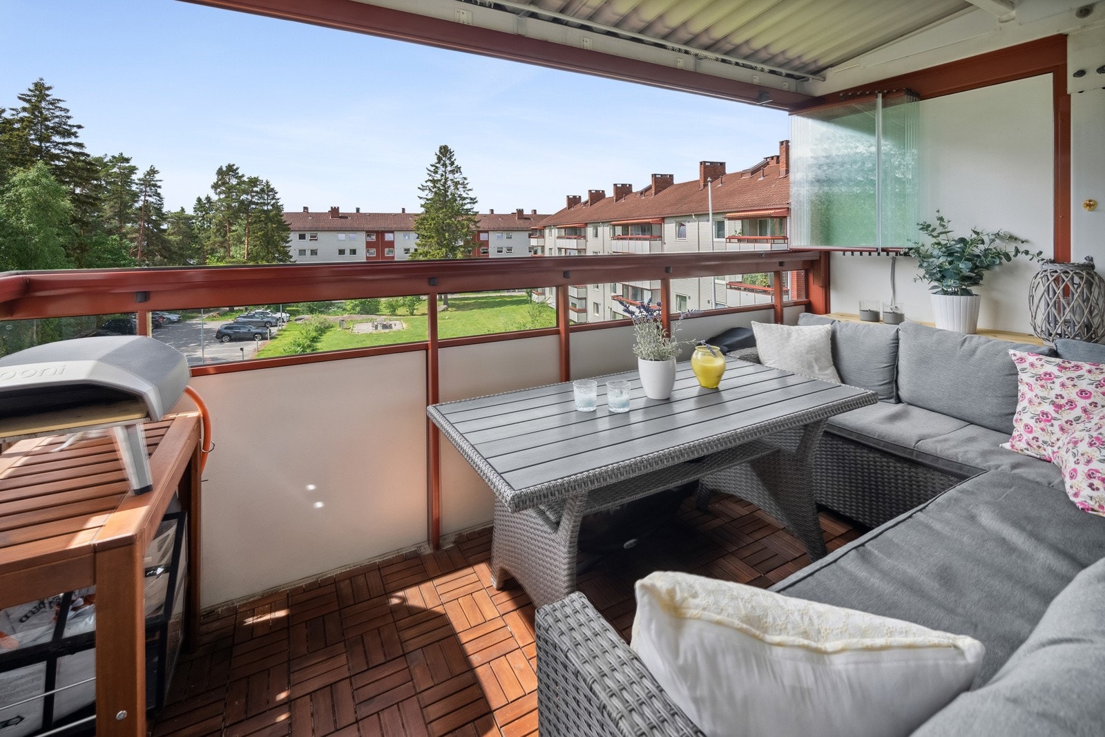 Balkong med god plass for utemøblement Galleribilde