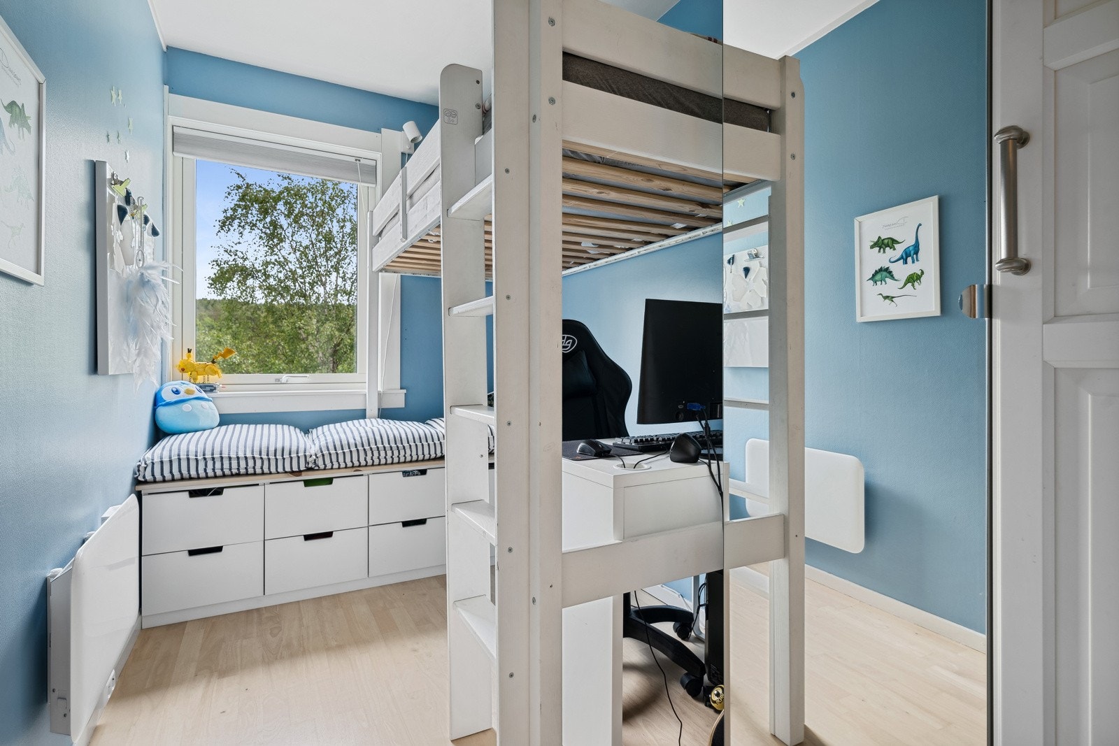 Soverom III - Godt soverom med garderobeskap Galleribilde