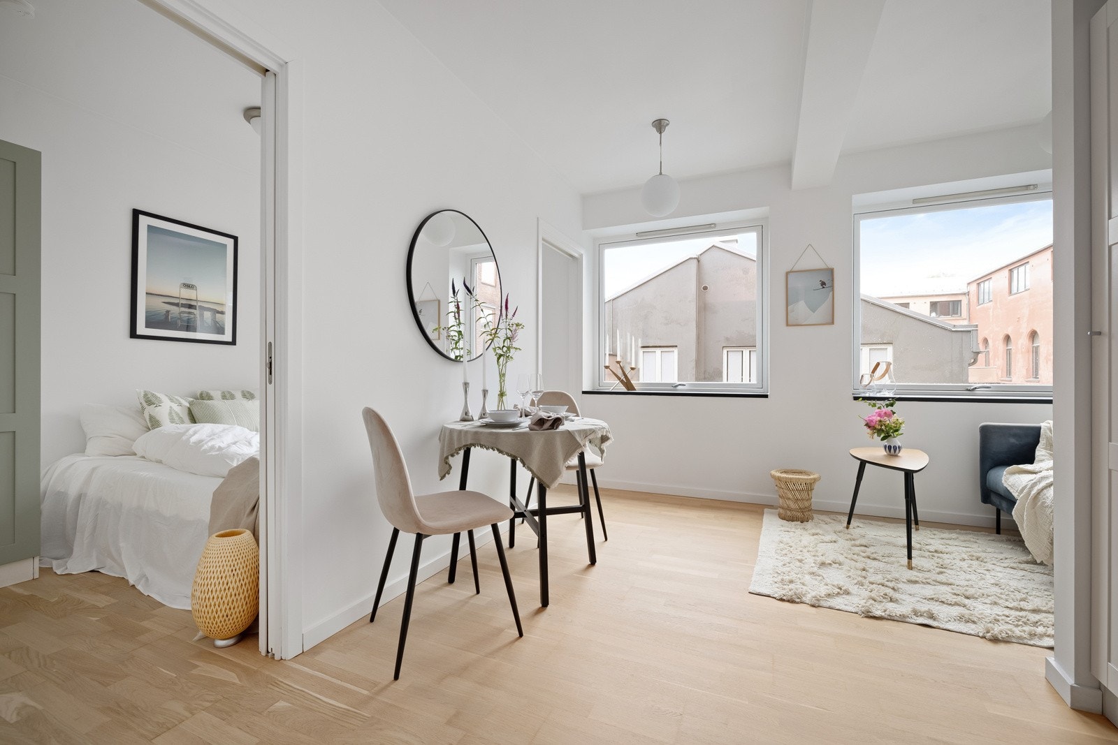 Gulvene i hoveddelen ble slipt i juli 2024 samt at samtlige flater (vegger, tak, lister og vinduskarmer) ble malt Galleribilde