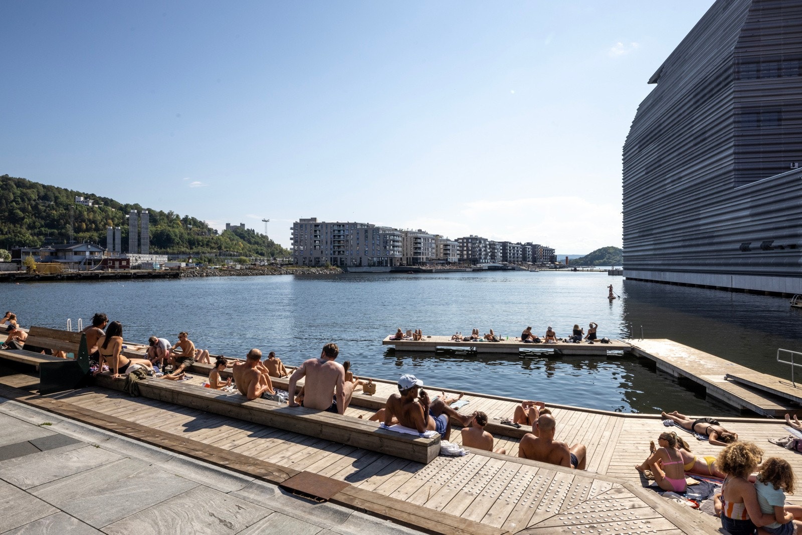 Sørenga med bl.a. badeplass og flere restauranter er i gangavstand fra boligen Galleribilde
