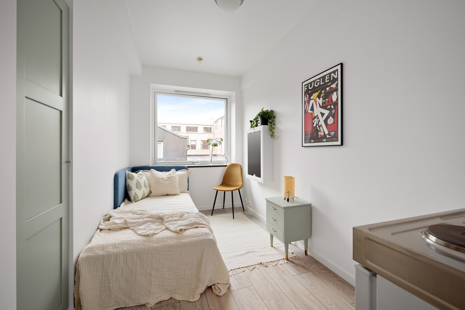 Hybeldelen på ca. 13 kvm har nytt gulv lagt i juli 2024, og her er også samtlige flater blitt malt Galleribilde