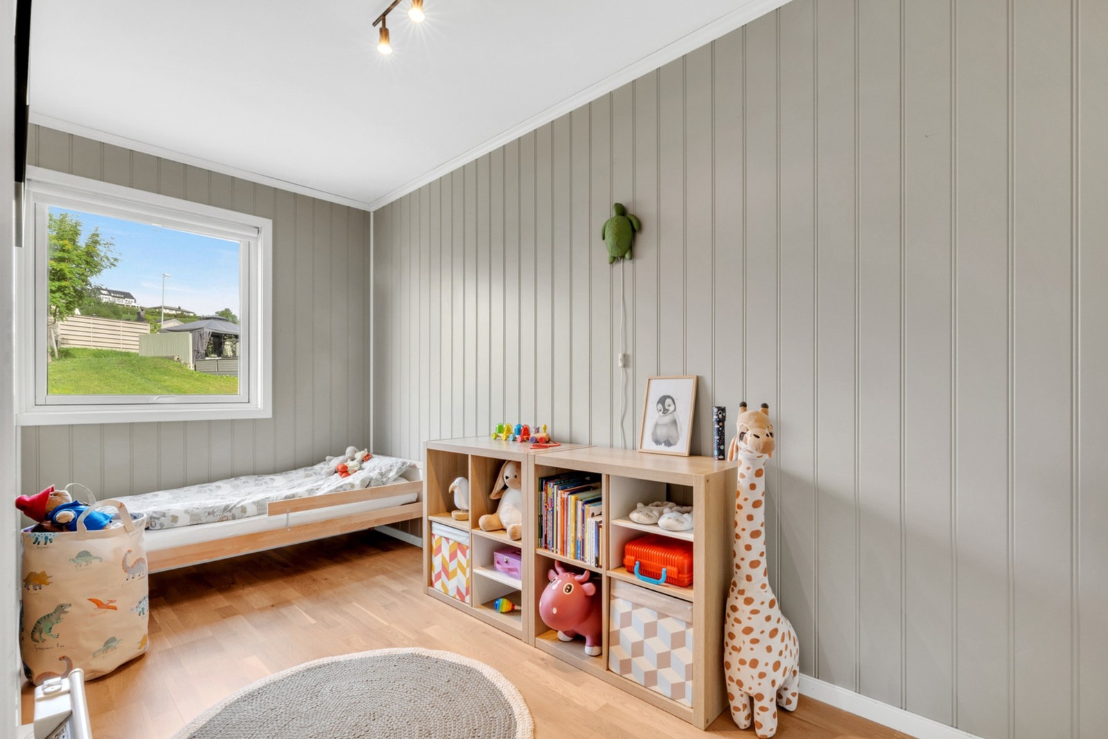 Soverom 2 er på 8 m² og blir i dag brukt som barnerom. Galleribilde