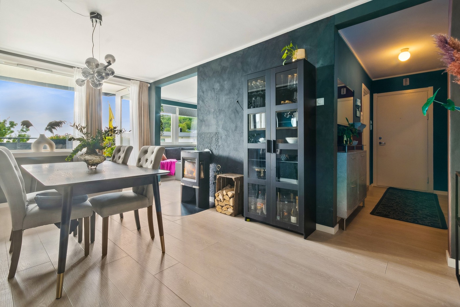 Velkommen til Neståsveien 3 A og denne 4-roms leiligheten. Galleribilde