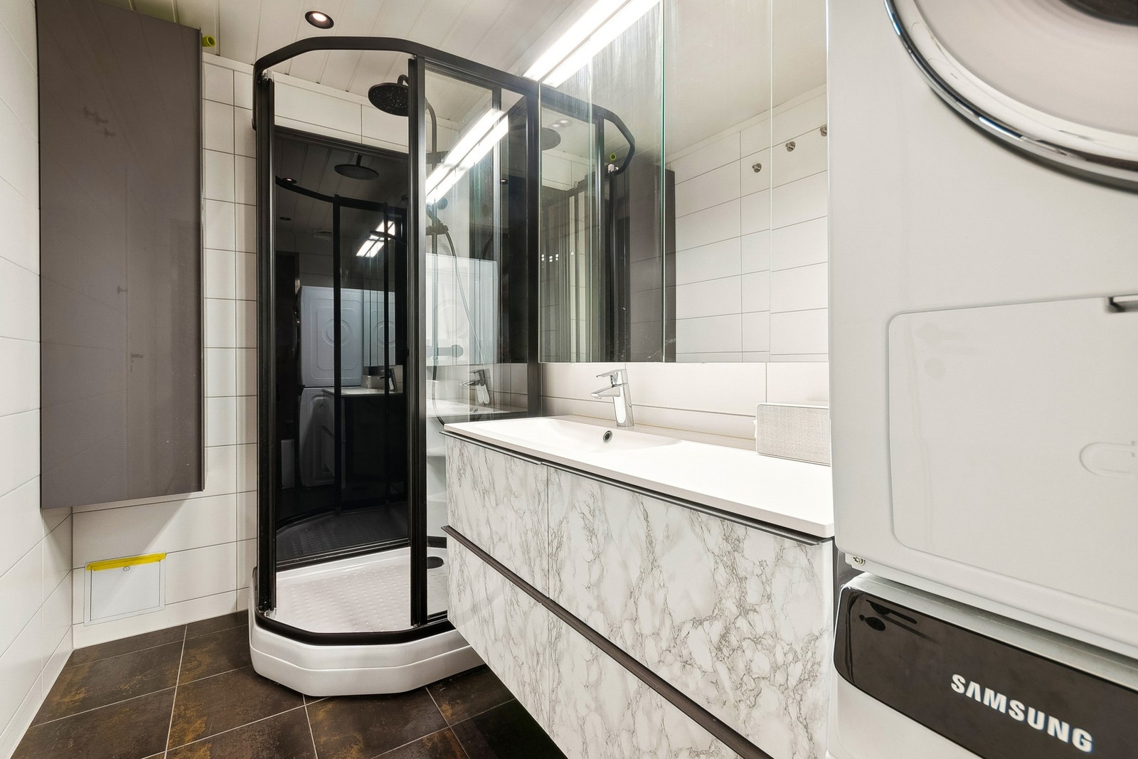 Badet ble modernisert i 2009. Flislagt med elektriske varmekabler. Galleribilde