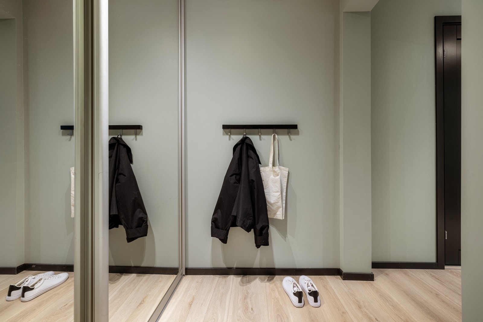 Her er det god plass til garderobeløsning. Galleribilde