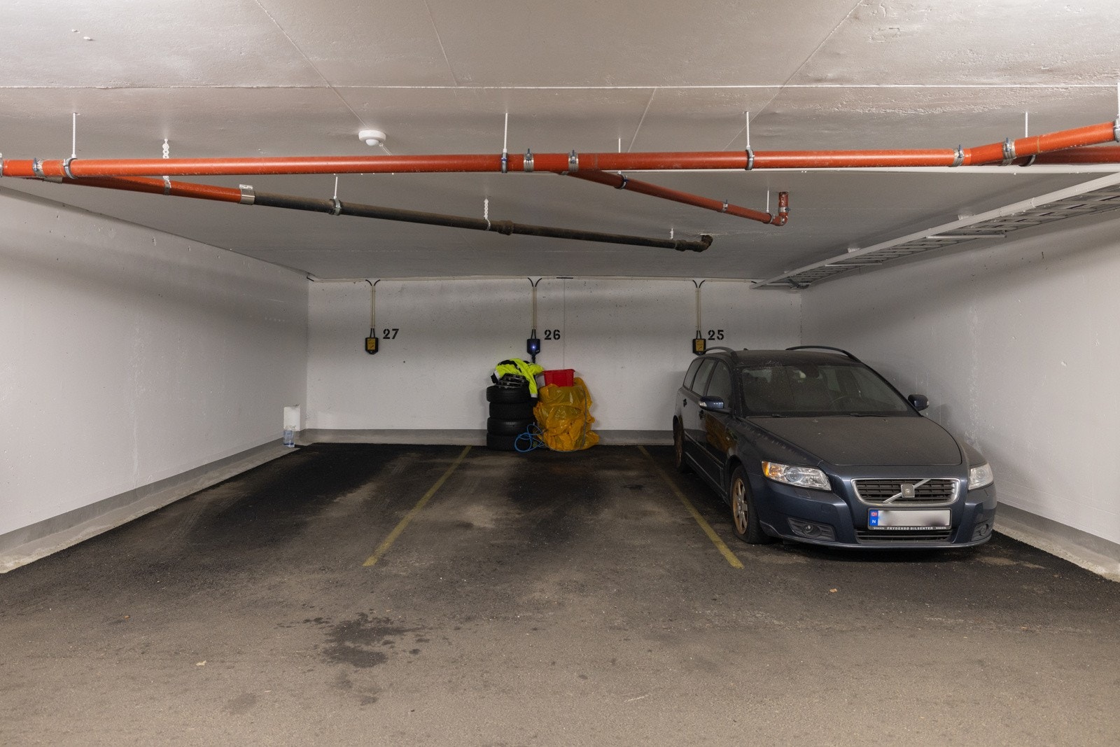 Det er fast parkeringsplass med lader! Galleribilde