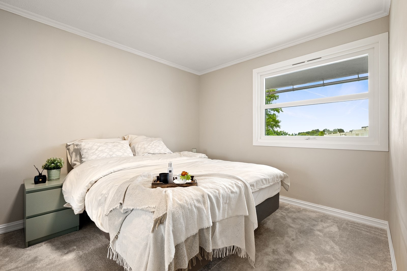 Leiligheten inkluderer et soverom med rikelig garderobeplass. Galleribilde