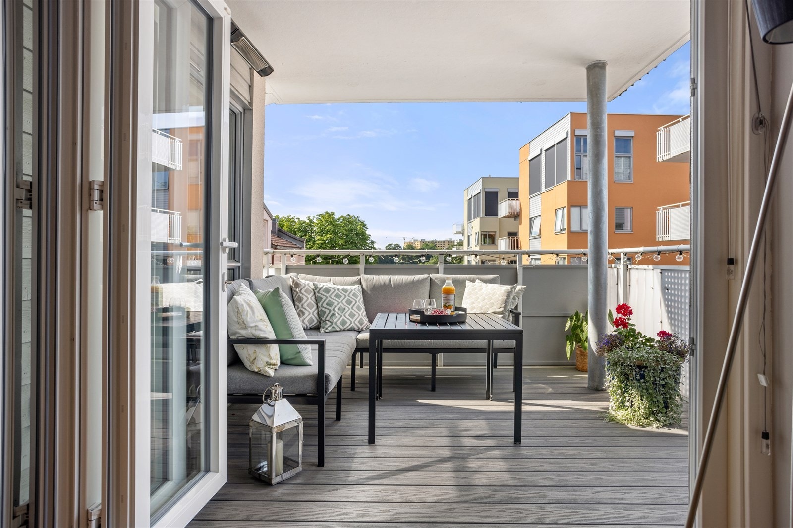 Leiligheten har to romslige balkonger med gode solforhold, usjenert og med fint utsyn! Galleribilde