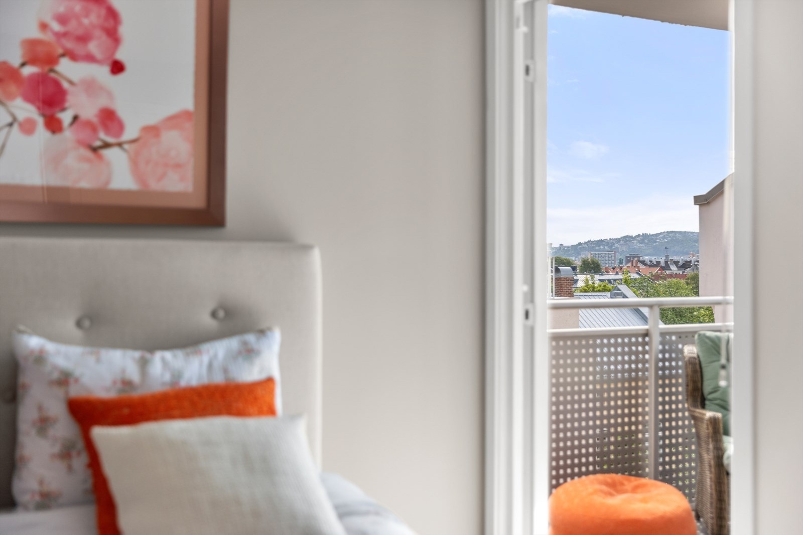 Utgang til boligens balkong nr 2 fra soverom II. Galleribilde