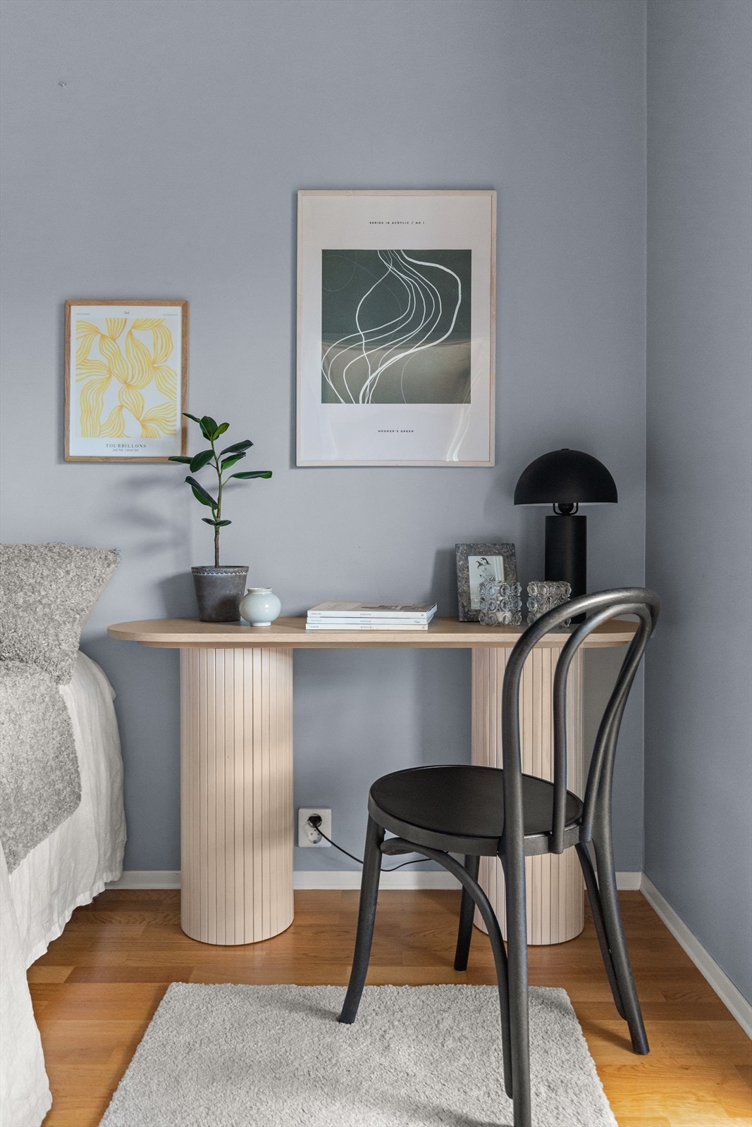 Den gode størrelsen på rommet gjør at det er enkelt å tilrettelegge for hjemmekontor. Galleribilde