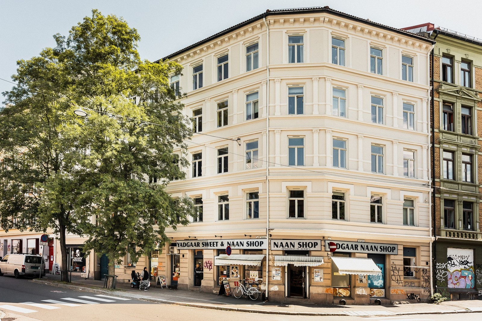 Hyggelig gate med god atmosfære. Galleribilde