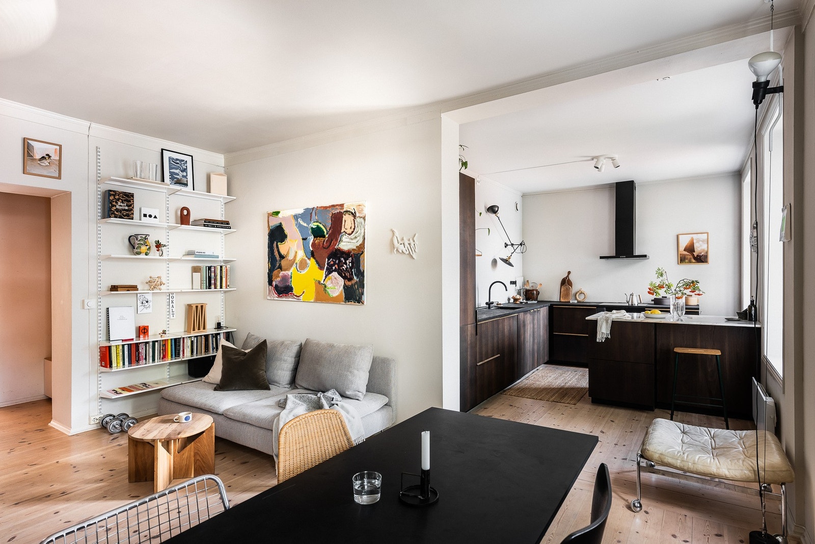 Et herlig samlingsrom med god plass for sosiale sammenkomster. Galleribilde