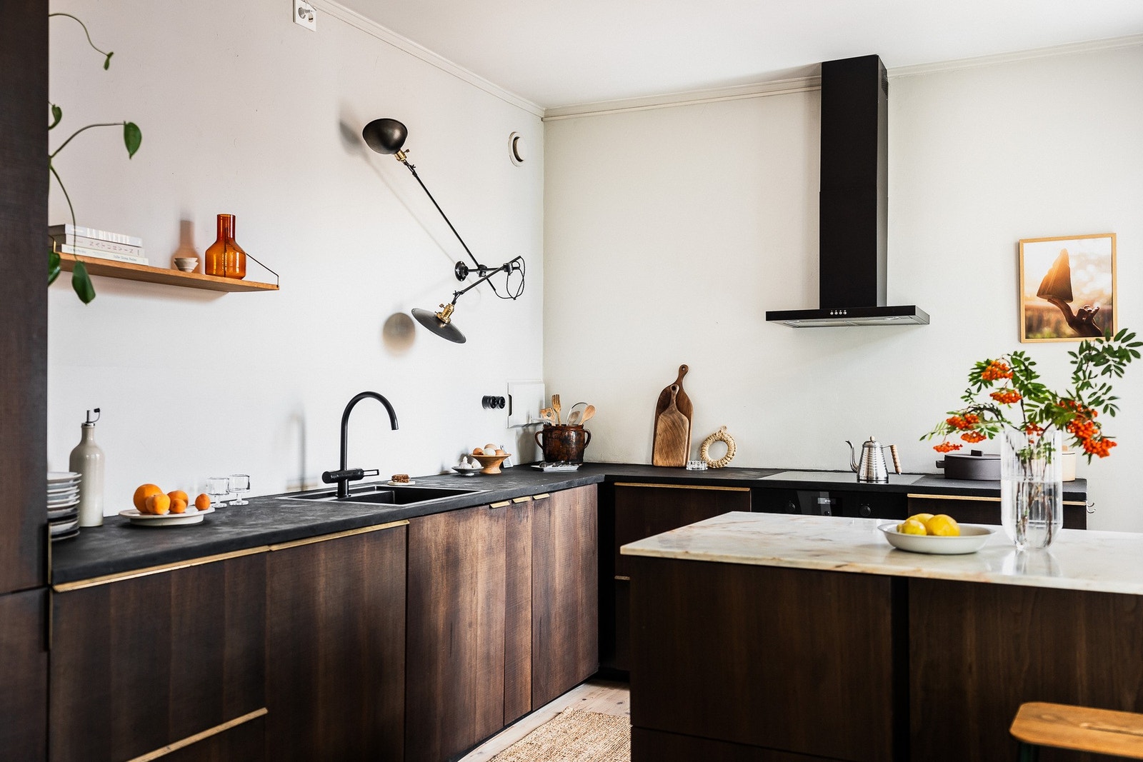 Integrerte hvitevarer plassert i gode arbeidshøyder. Galleribilde