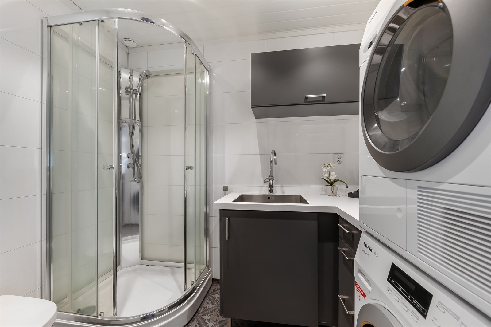 Badet i 1. etasje ble oppgradert i 2018 Galleribilde