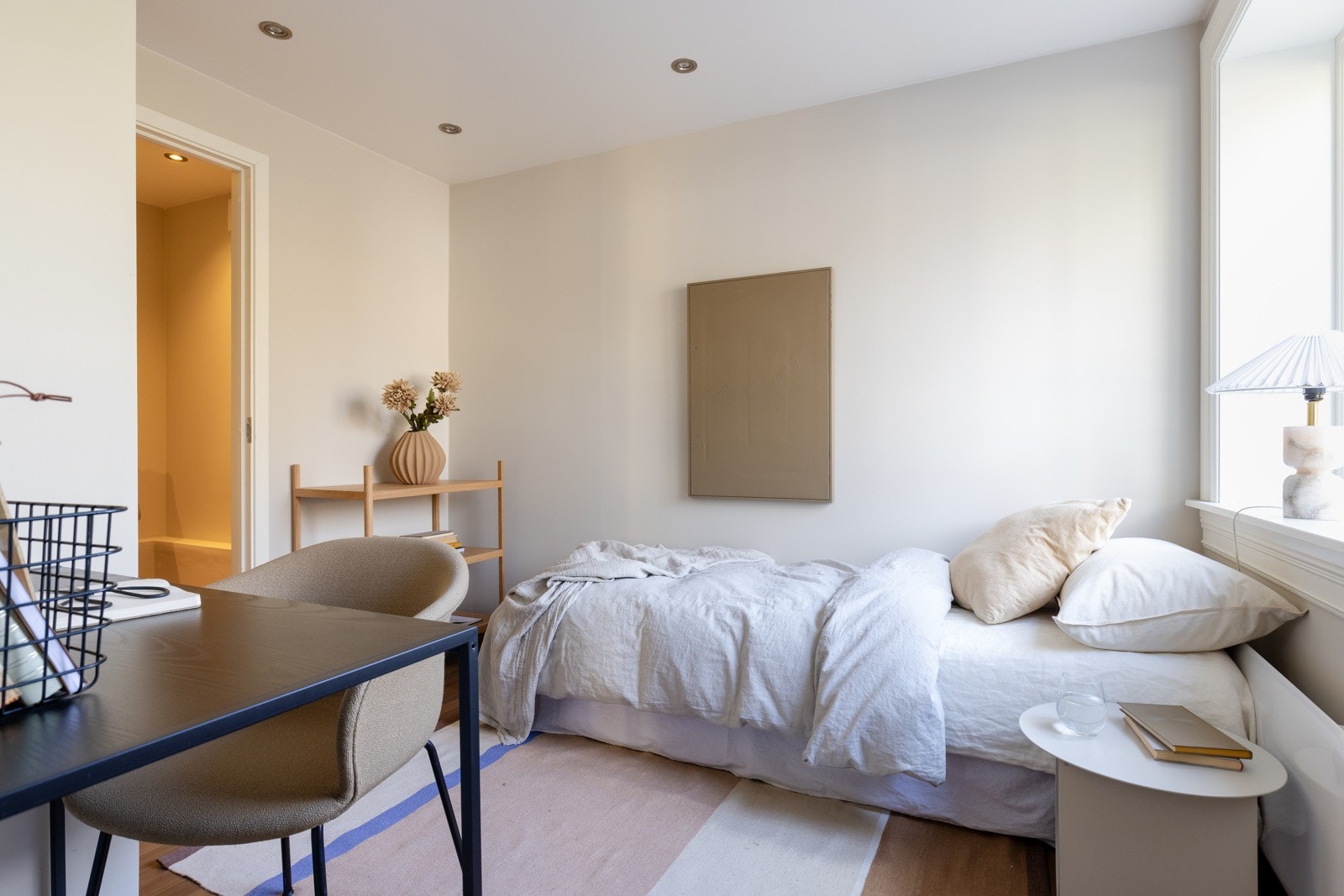 Rommet fungerer ypperlig som barnerom, gjesteværelse eller kontor. Galleribilde