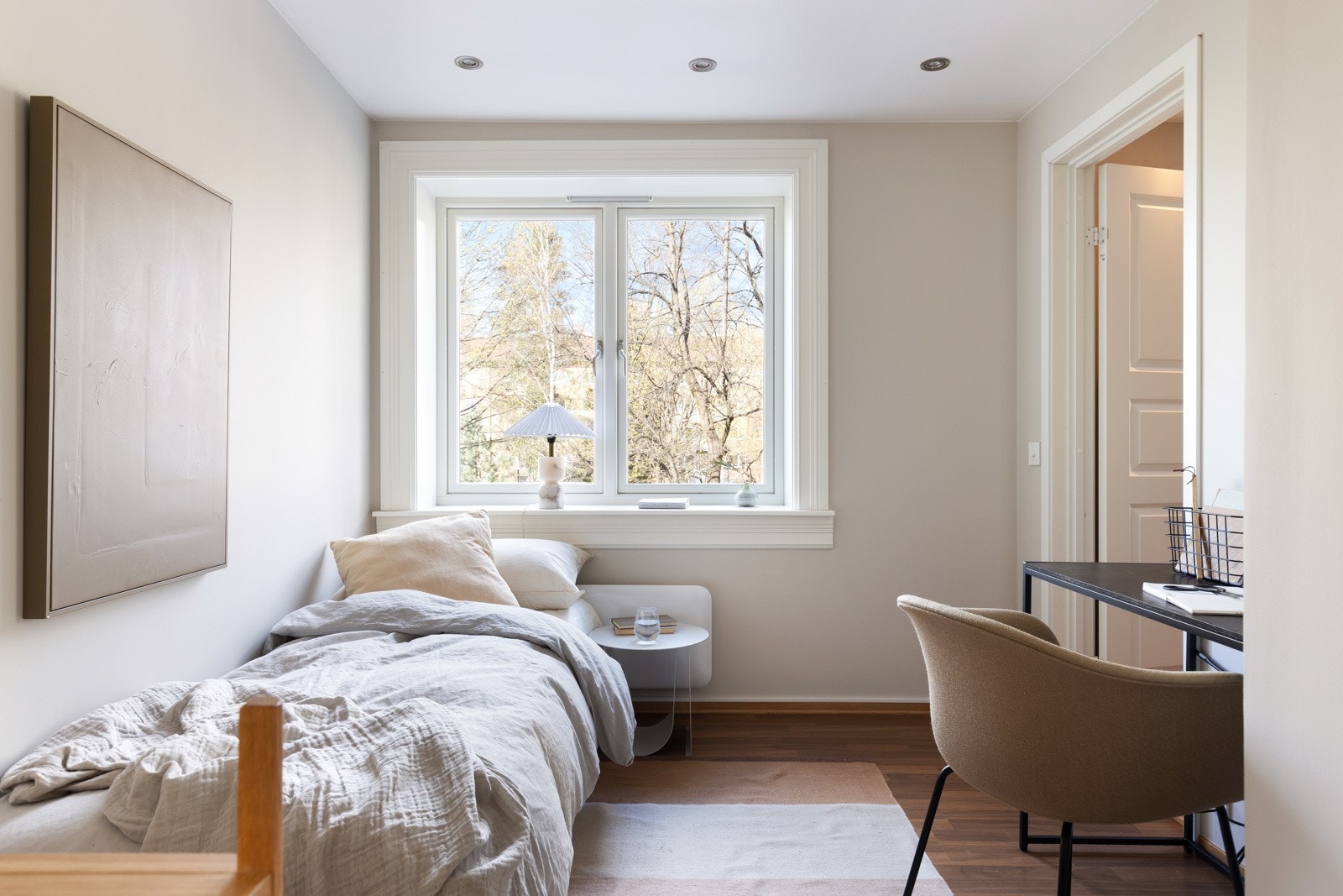 Soverom 2 er av behagelig størrelse. Galleribilde