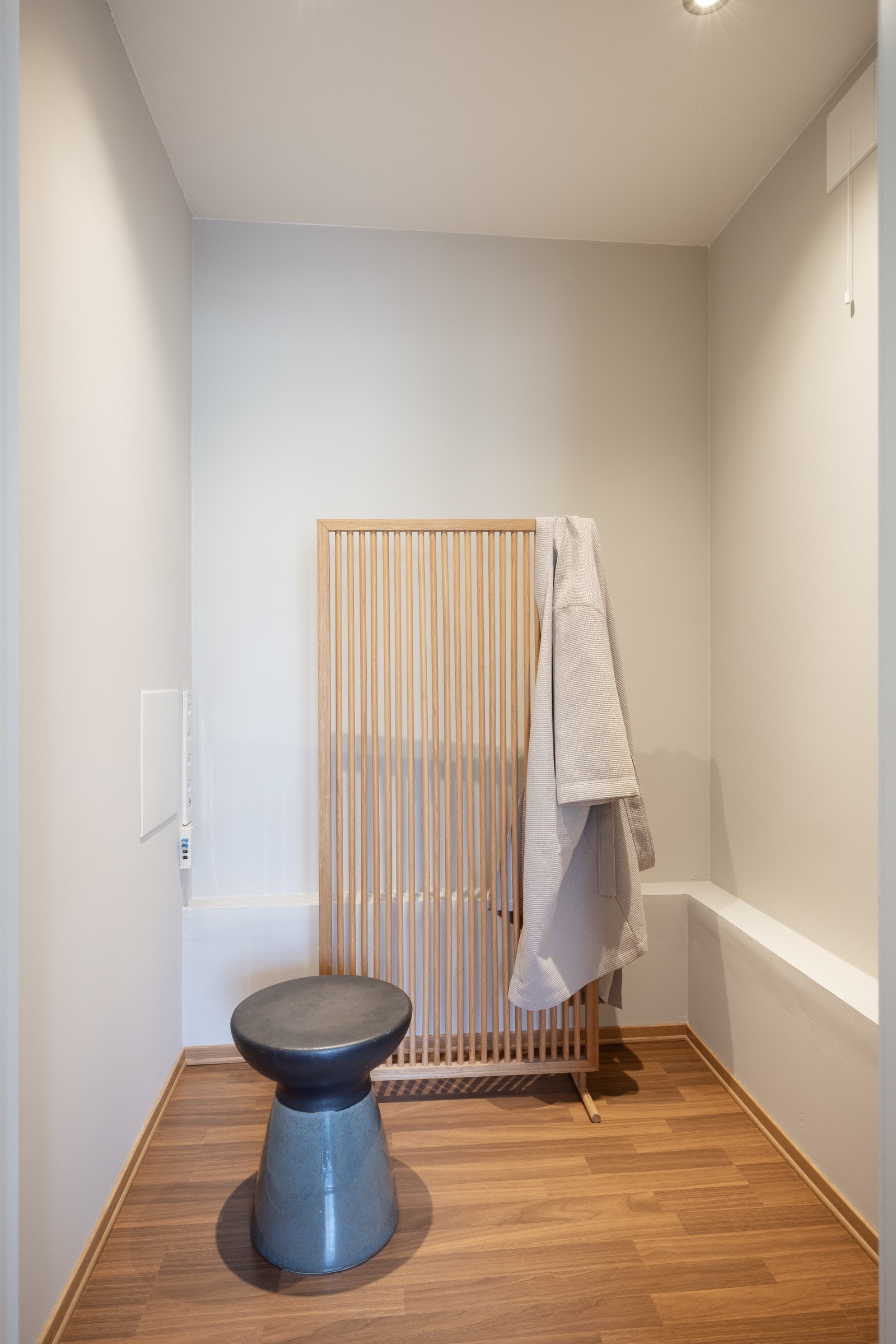 Innenfor soverommet er det en bod. Galleribilde