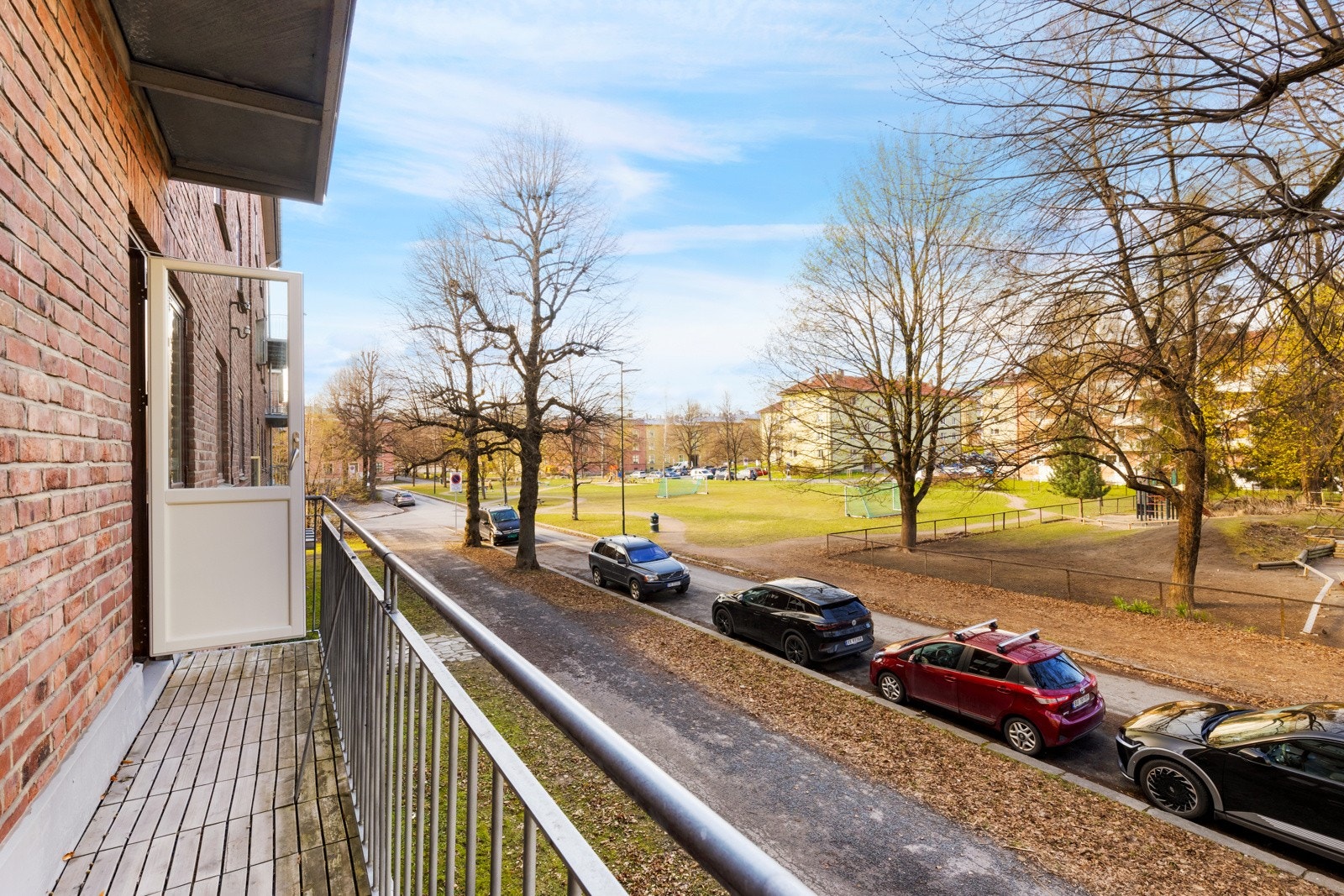 Fra stuen/kjøkkenet er det i tillegg utgang til en hyggelig brannbalkong på 10 m². Galleribilde