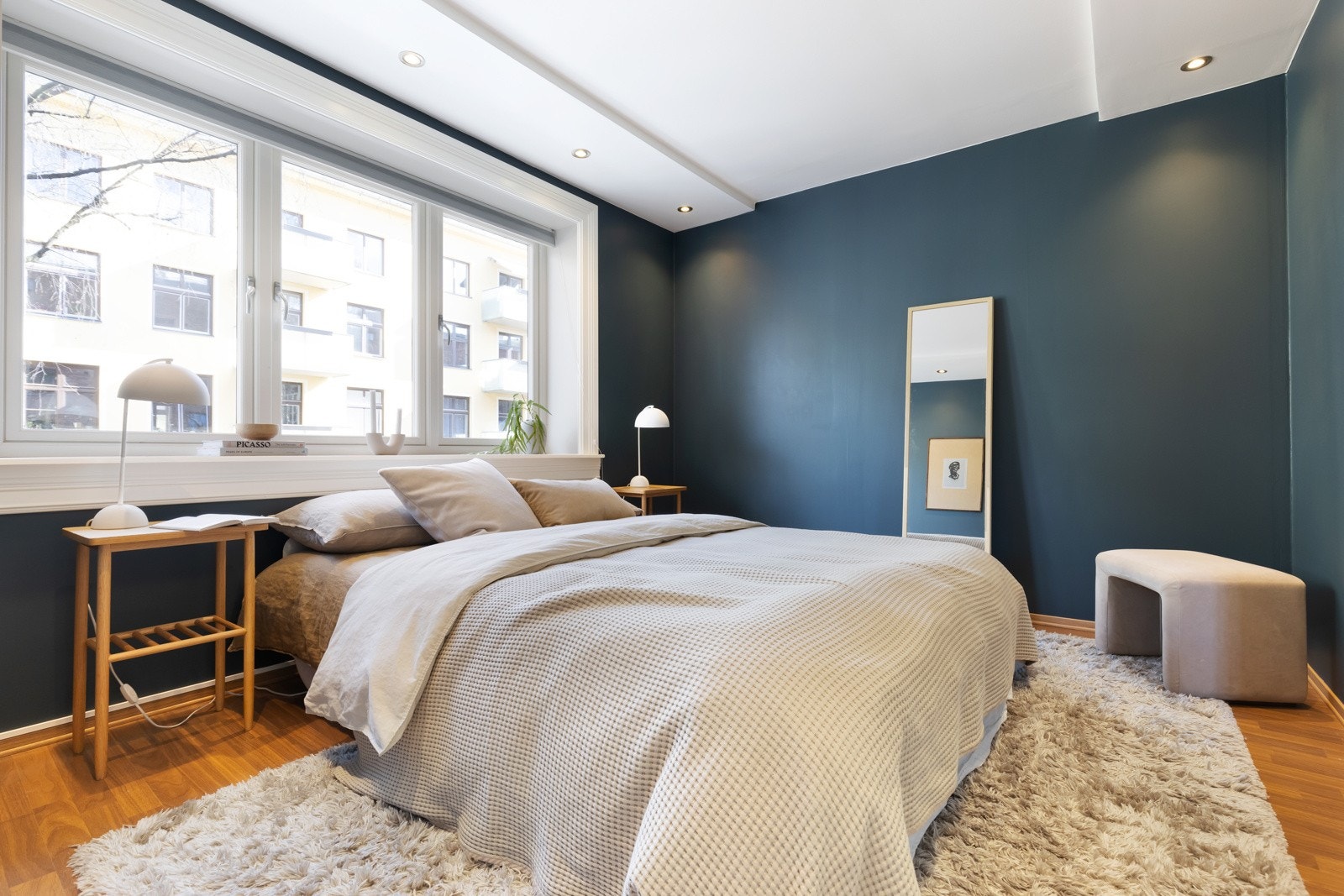 Leiligheten har to fine og romslige soverom. Galleribilde