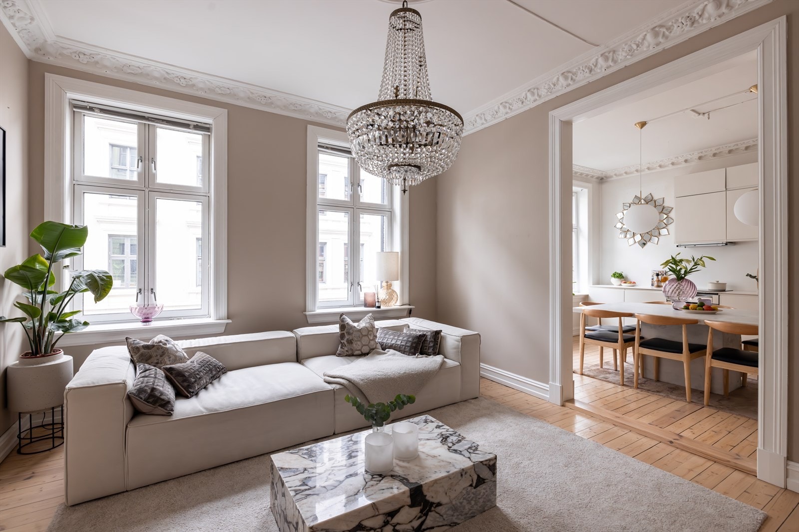 Velkommen til Markveien 1C - En nydelig, klassisk leilighet med balkong beliggende i et etterspurt borettslag på beste Grünerløkka - Presentert av Sylvia Post ved Nordvik Bolig Galleribilde