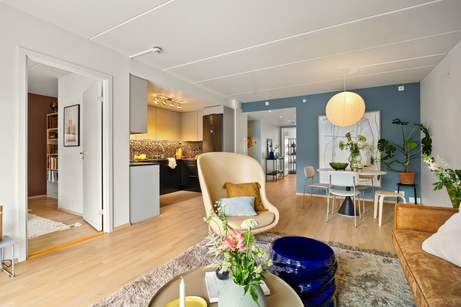 Her er det god plass til å invitere venner og familie til hyggelig lag. Galleribilde