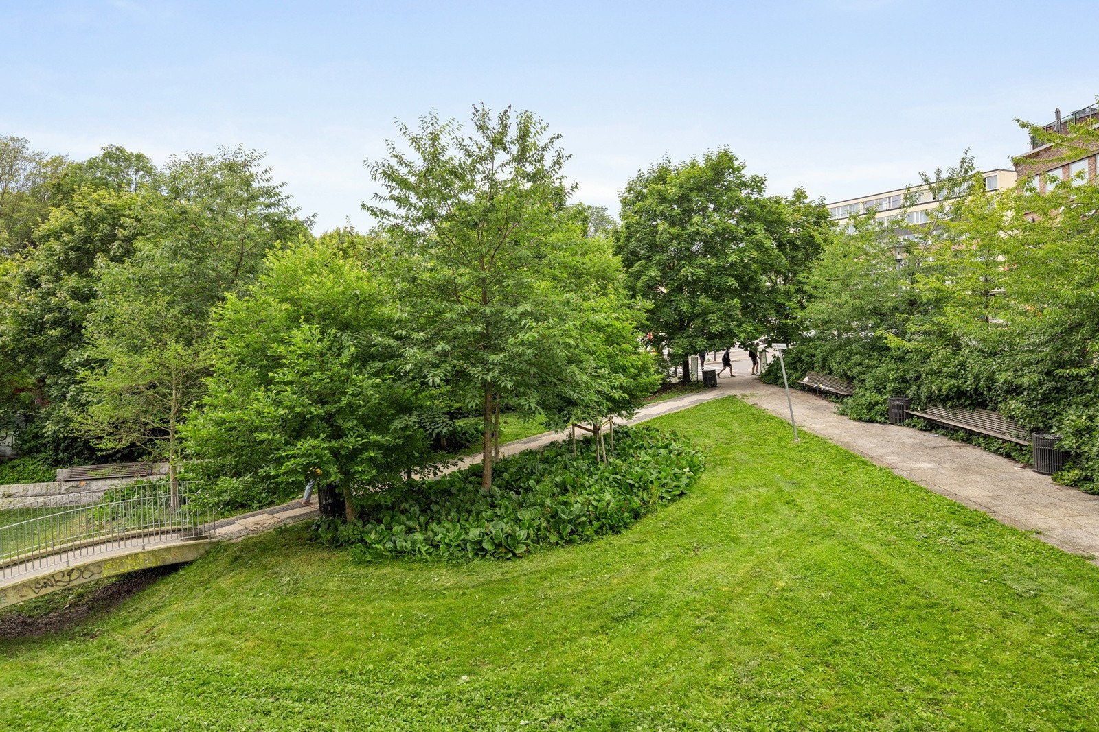 Fint og grønt utsyn fra balkong/stue. Galleribilde