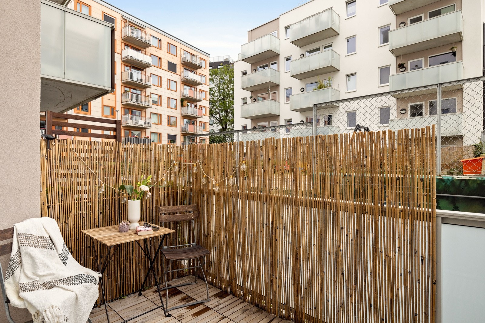Fra hovedsoverommet er det utgang til den hyggelige og østvendte markterrassen. Galleribilde