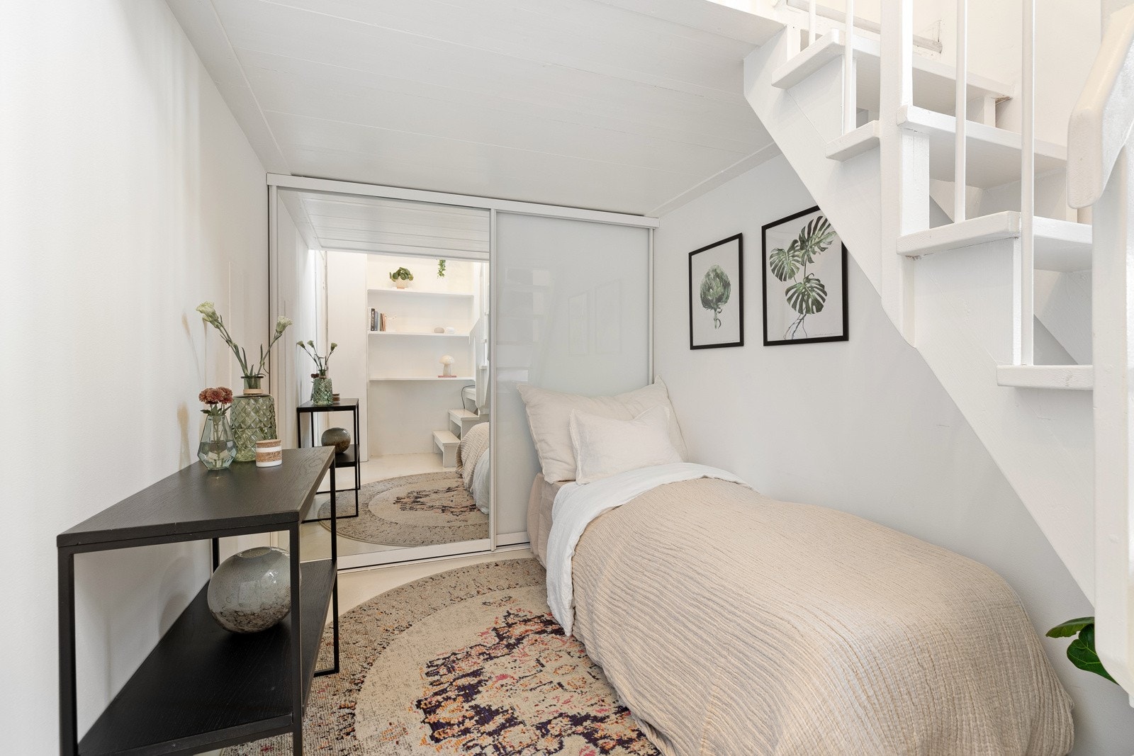 Soverom med skyvedørsgarderobe Galleribilde