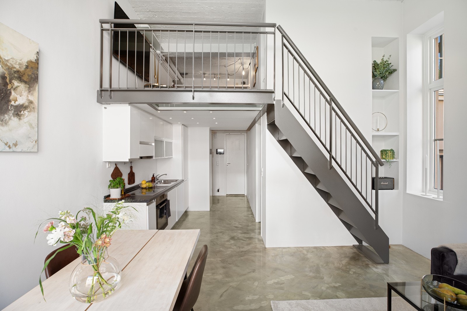 Dette er en meget attraktiv, unik, lys og lekker 2-roms designleilighet med god og moderne standard Galleribilde