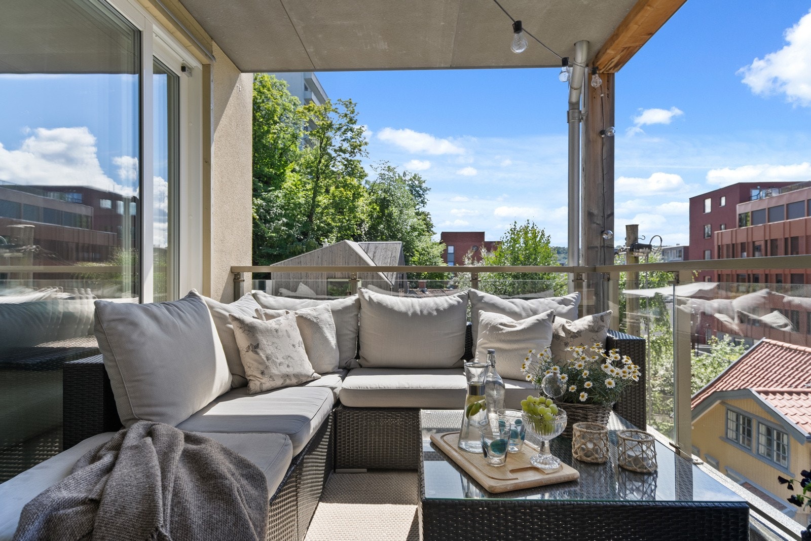 På balkongen får du god plass til utemøblement og grill. Din private balkong er på 8 kvm og vender mot vest. Galleribilde