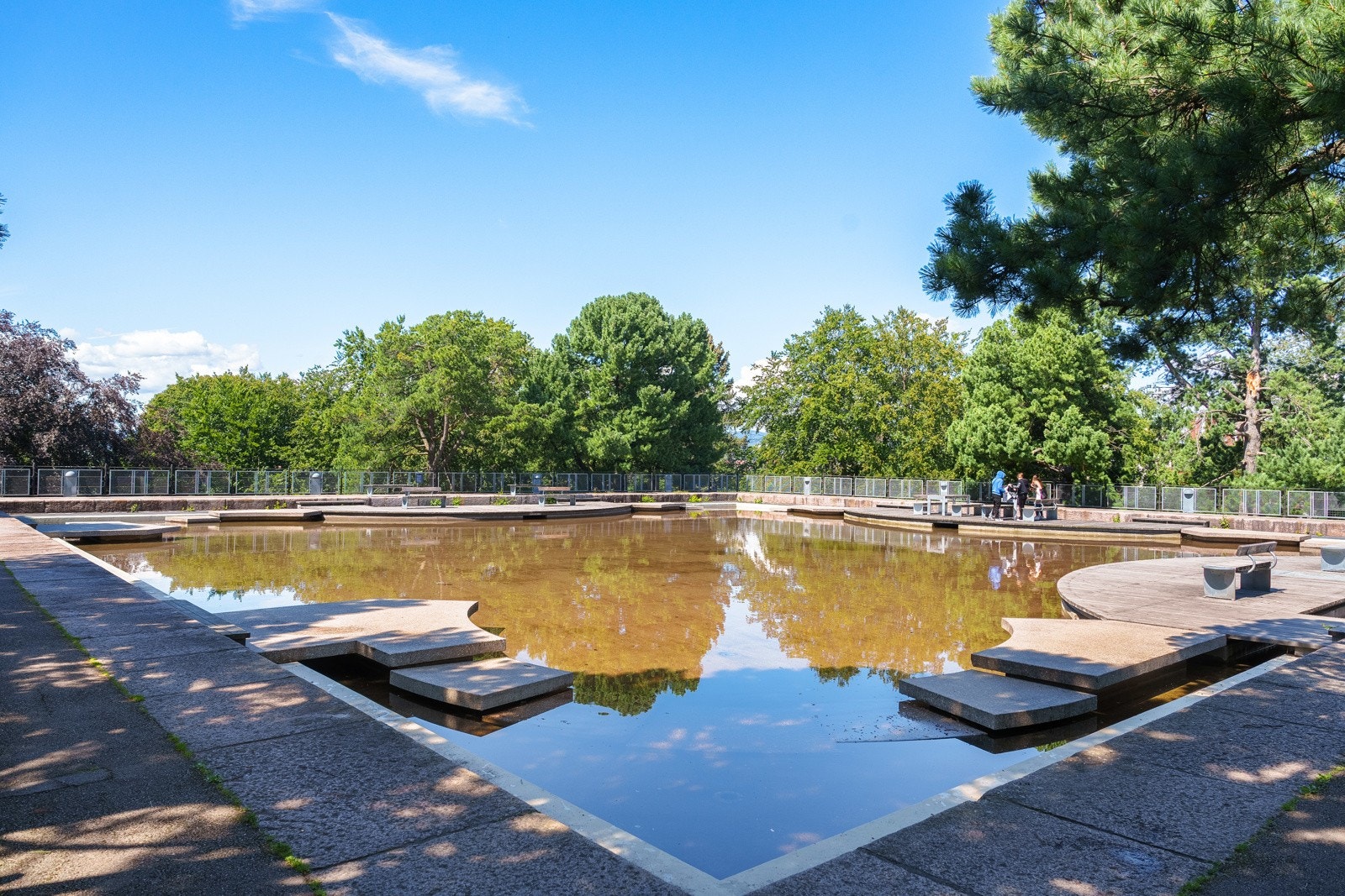 Kampen park er nærmeste nabo. Her finner du flotte grøntområder, badevann (naturis på vinterstid), bordtennis, benker, bord og lekeplass. Galleribilde