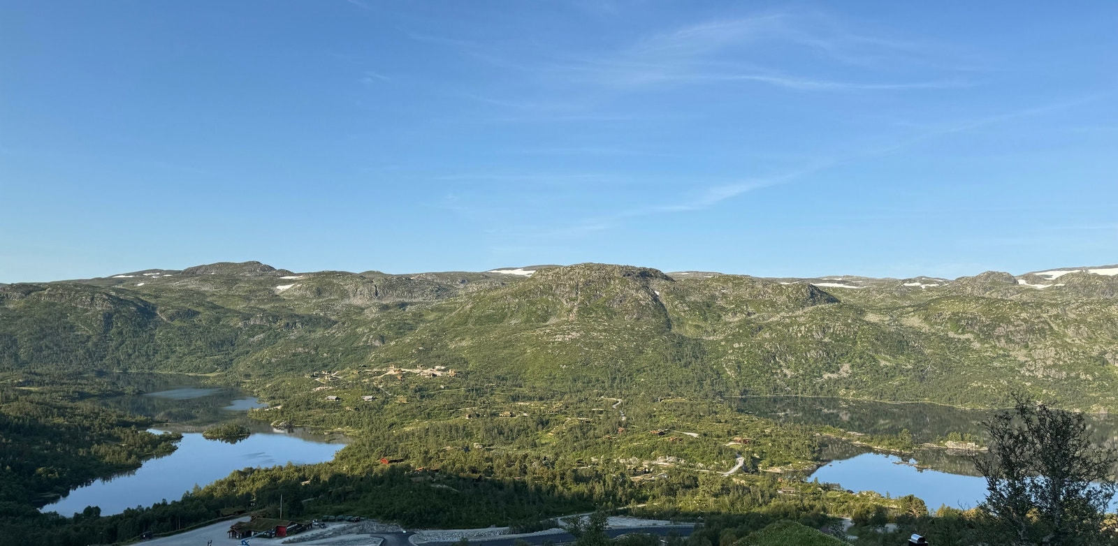 Arbuvollen, idyllisk plassering mellom Arbu- og Eivindbuvatn Galleribilde