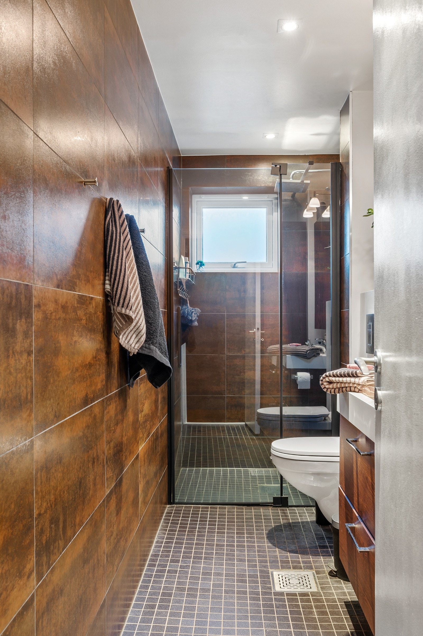 Badet er pusset opp i 2013, hvor nåværende eier har oppgradert dusjhjørnet. Galleribilde