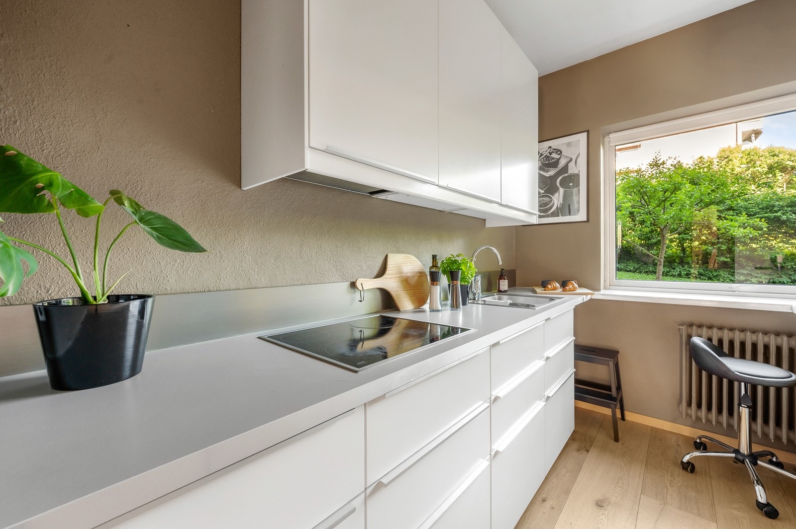 Kjøkkenet var nytt i 2015 og holder en moderne og god standard. Galleribilde