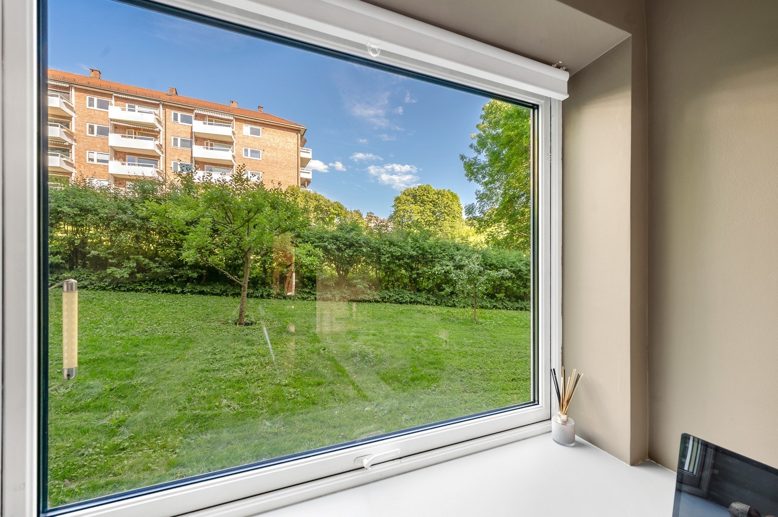 Sjekk den trivelig utsikten fra kjøkkenvinduet! Galleribilde