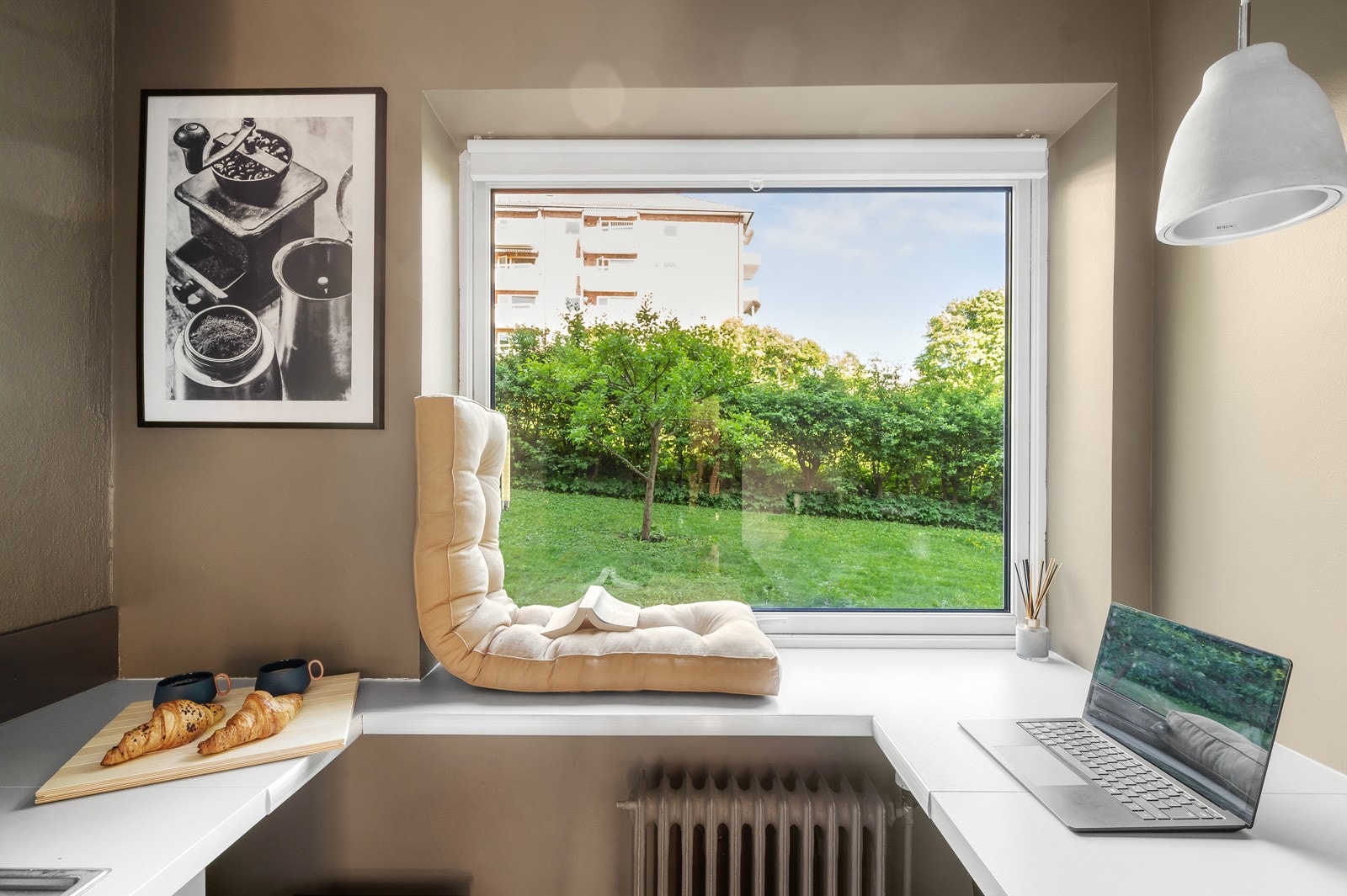 Hva med å ta morgenkaffen her? Nåværende eier bruker også dette som hjemmekontor. Galleribilde