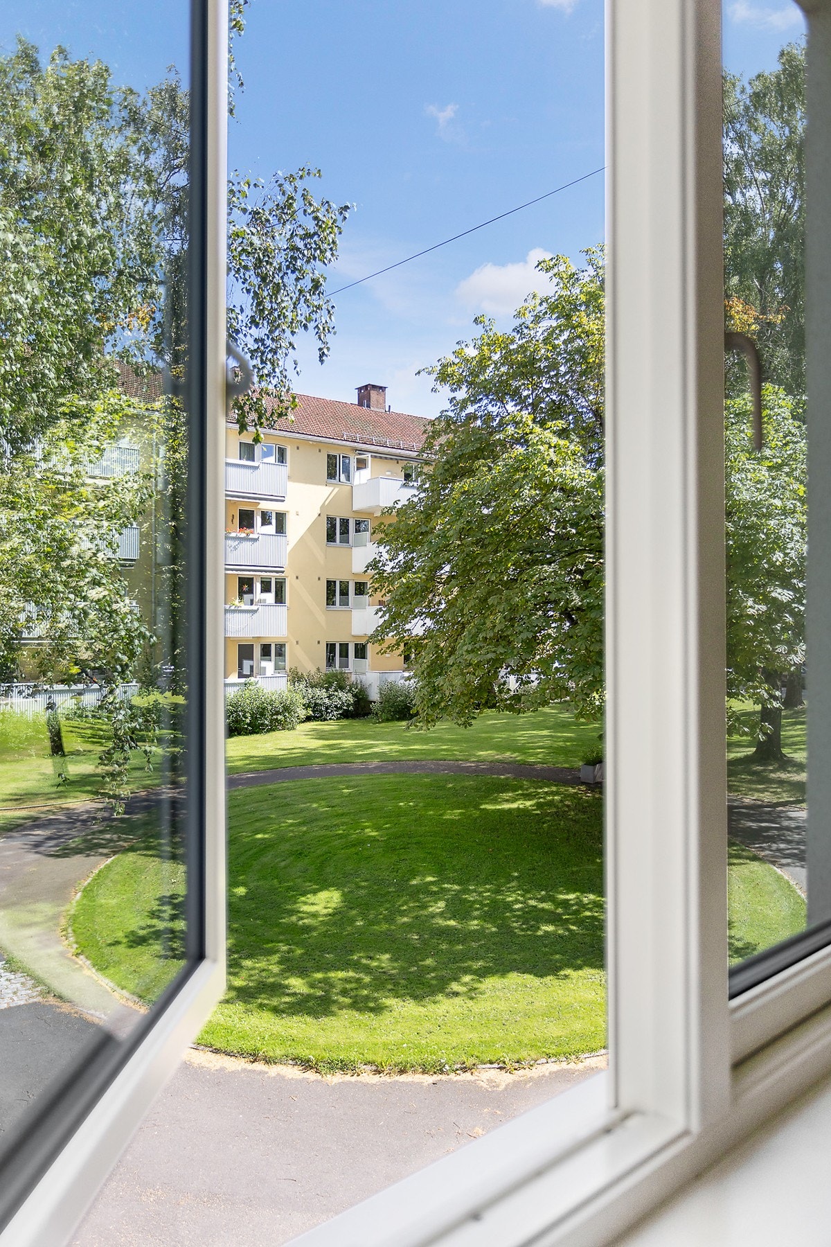 Fra kjøkken mot gårdsrom. Galleribilde