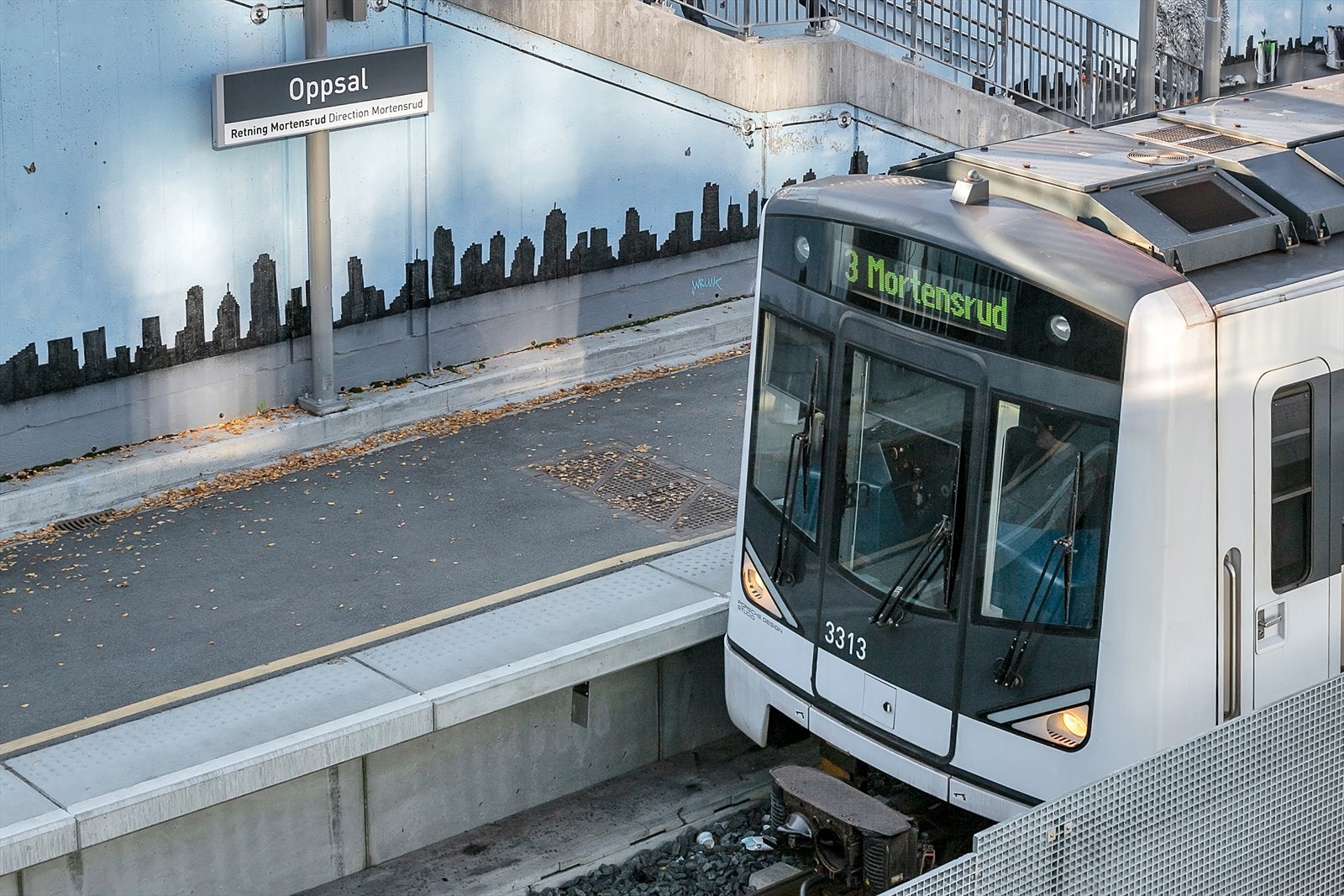 Offentlig kommunikasjon som buss i nærheten og T-bane i gangavstand. T-banen tar deg til sentrum på 16 minutter. Galleribilde