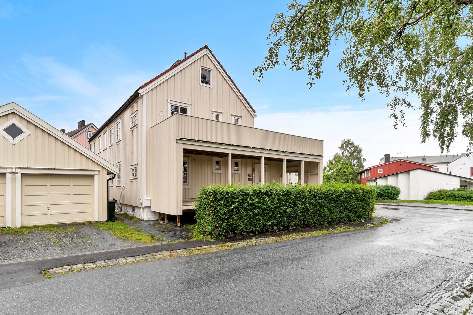 En flott halvpart av tomannsbolig beliggende på Rosenborg like ved Festningsparken. Galleribilde