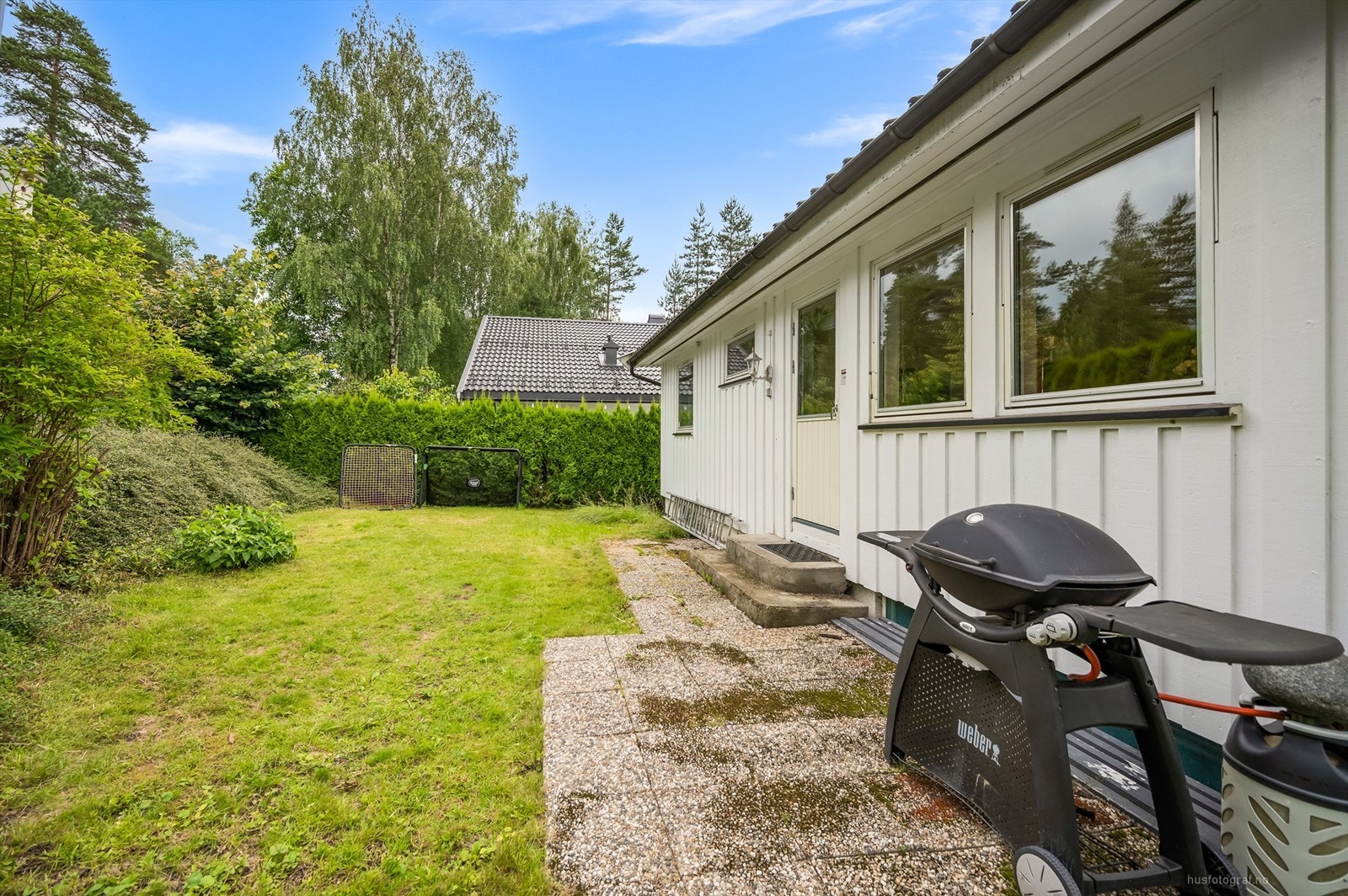 Nordøstvendt uteplass på 12 kvm som er hellelagt Galleribilde