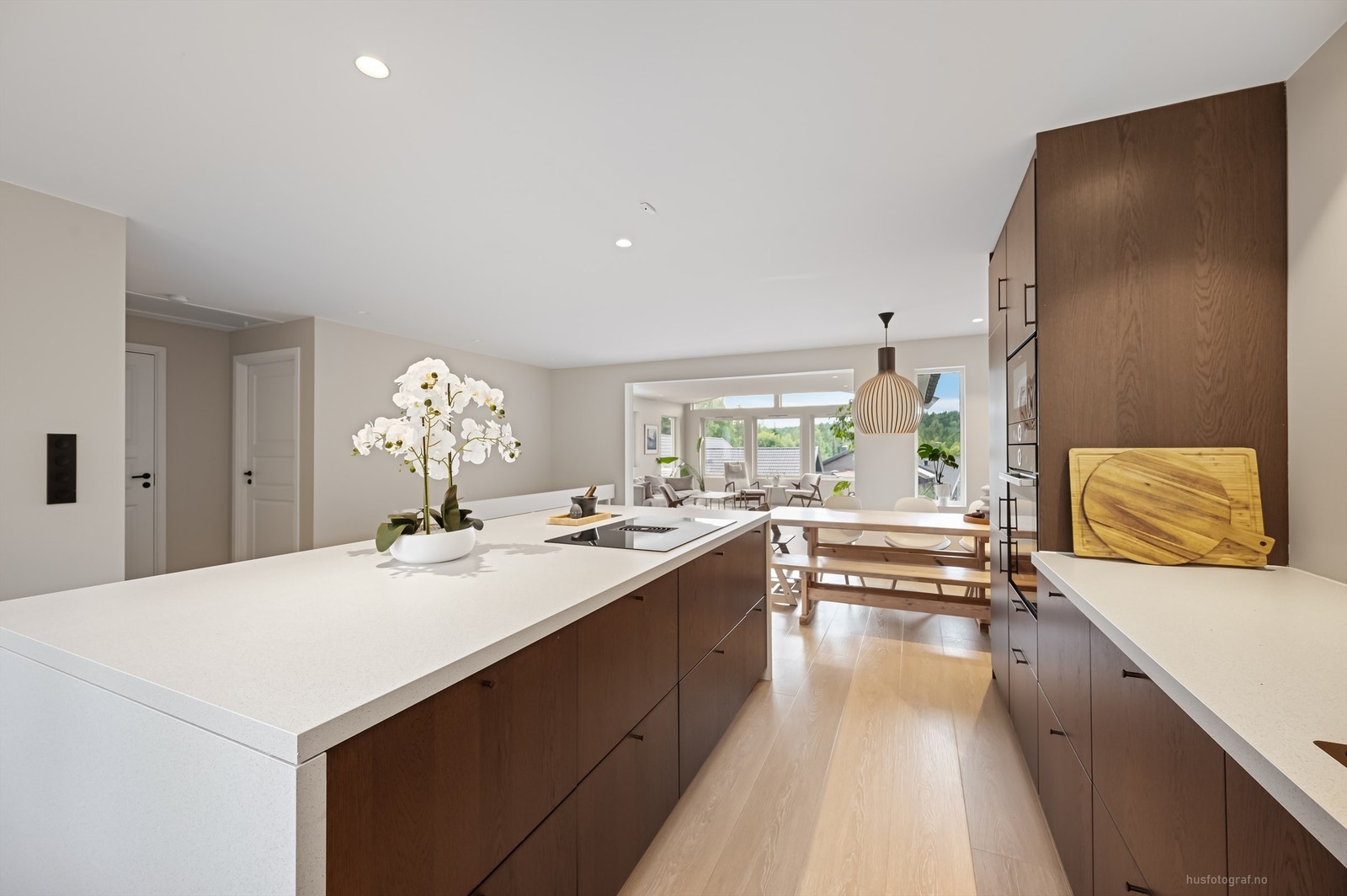 Kjøkkenet har komfyrvakt og automatisk lekkasjestopper Galleribilde