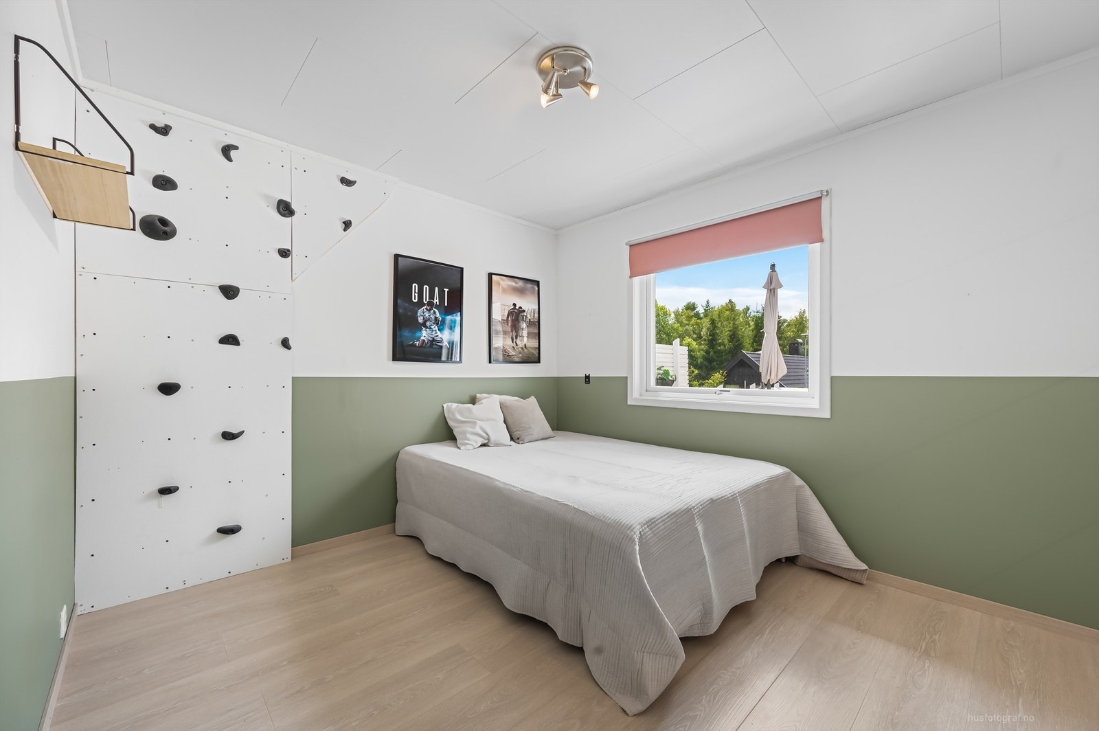 Soverom 4 med buldrevegg for klatring på den ene veggen Galleribilde