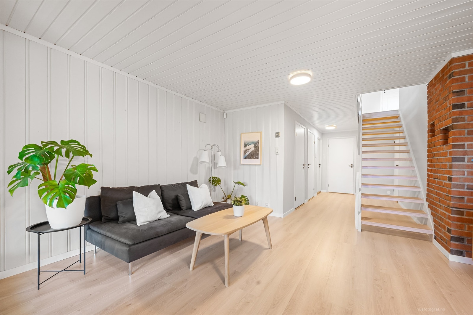 Alle oppholdsrom i underetasjen har varmekabler i gulv Galleribilde