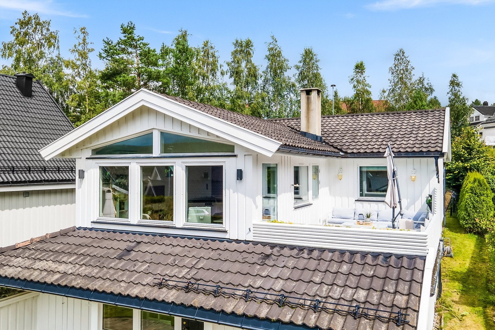 Lys og delikat familiebolig med 2 etasjer Galleribilde