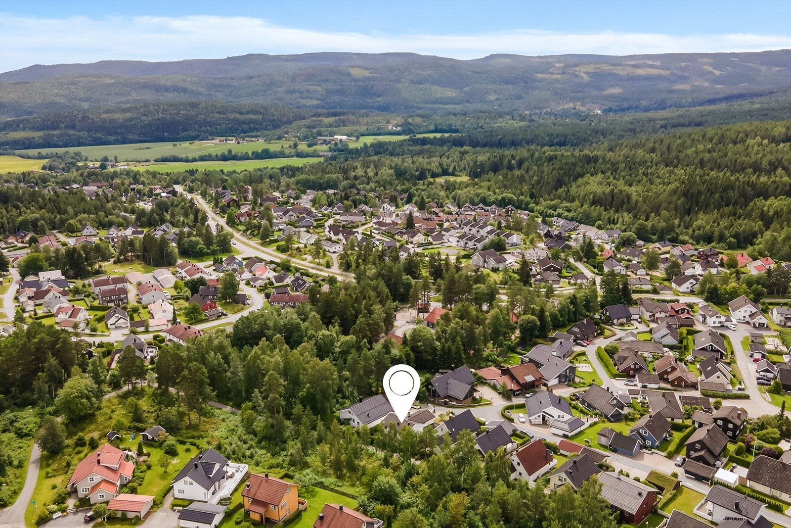 Ca. 5 minutters kjøring til Konnerud sentrum med bl.a. Konnerudsenteret Galleribilde