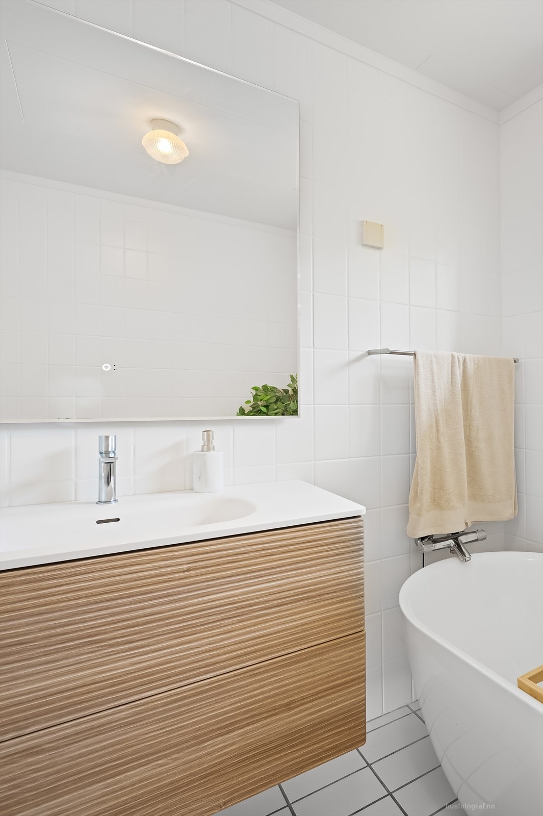 Badet har baderomsinnredning fra 2024 Galleribilde