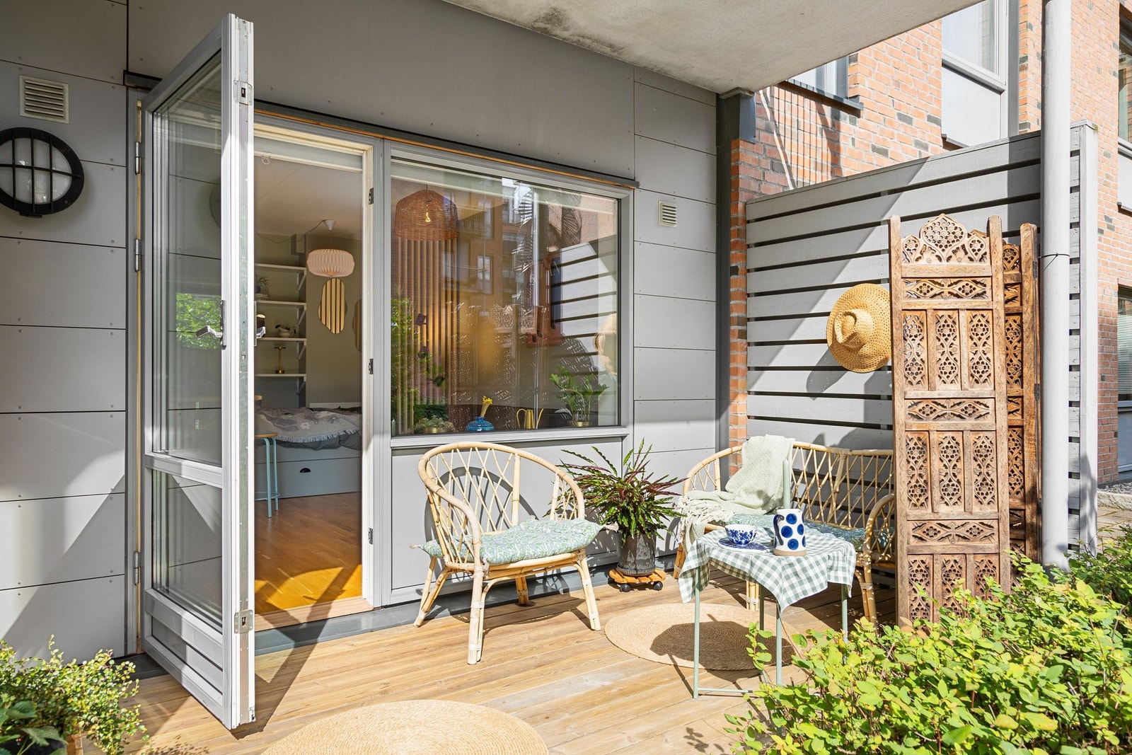 Romslig terrasse, med gode møbleringsmuligheter Galleribilde