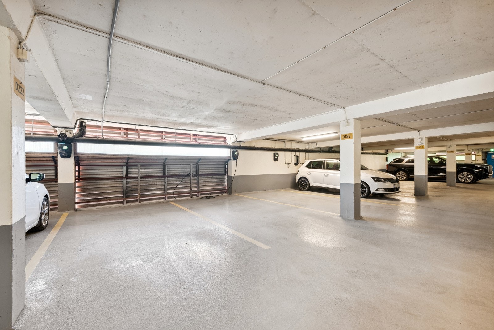 Det medfølger fast biloppstillingsplass i felles garasjeanlegg. Galleribilde