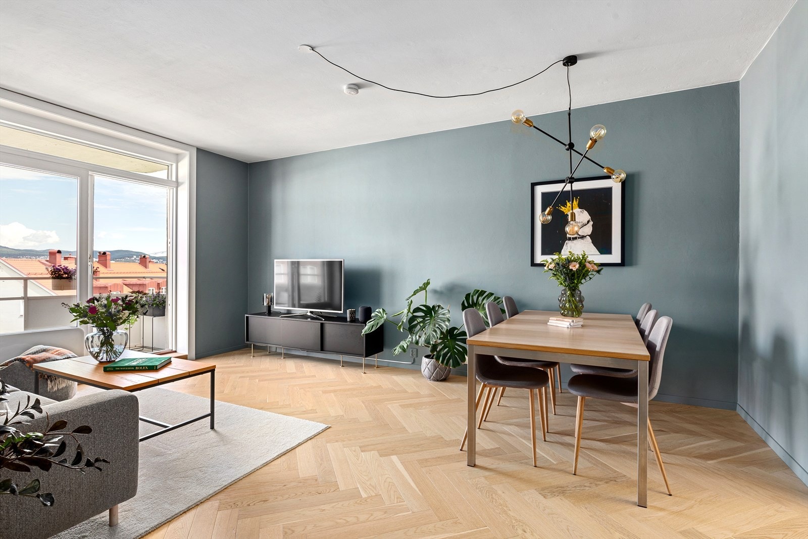 Dette gir leiligheten en lys og luftig atmosfære. Galleribilde