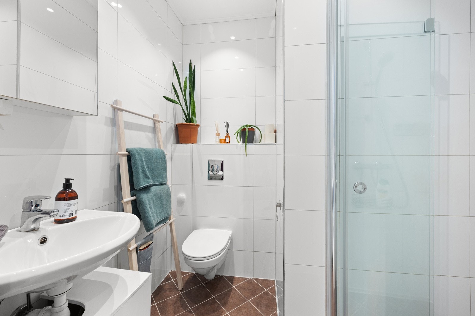 Leiligheten har et delikat baderom fra 2008. Galleribilde